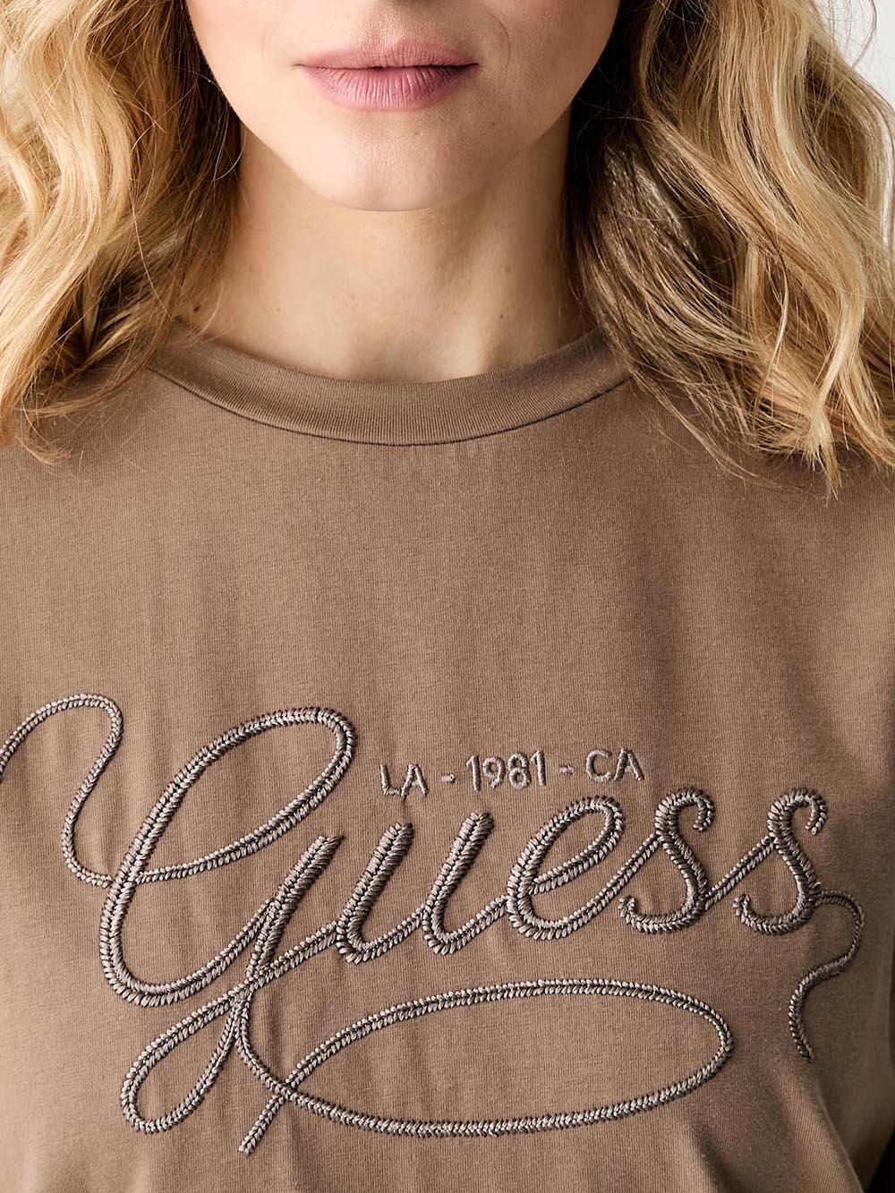 SYRMA CN SS T-SHIRT Guess T-shirt Donna V6yi17 K4319 Marrone